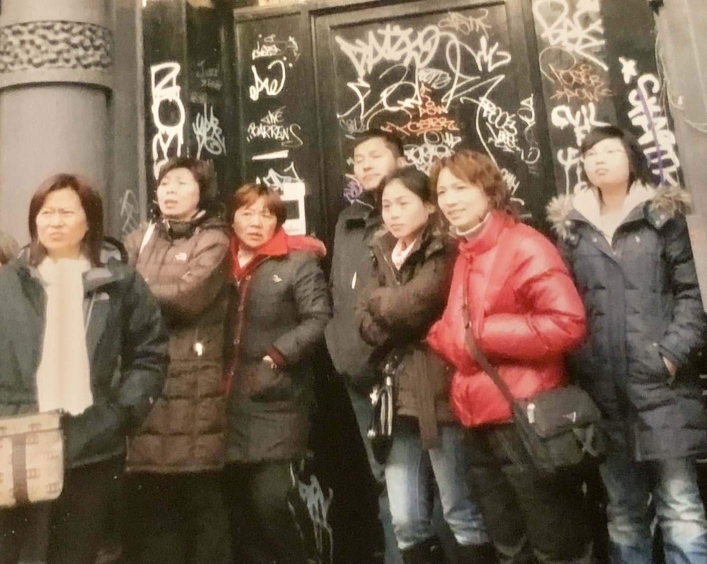 A little Chinatown New York City history right here I spent seven years on Canal Street we had a camera store there and I had a little studio upstairs for probably around 100 years you can go to Canal street can buy fake watches purses sneakers just about anything these are like the third generation Chinese purse girls all of them are looking at one of their friends getting arrested by a undercover cop I took a quick photo